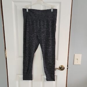Women's Heather Gray Capri Leggings